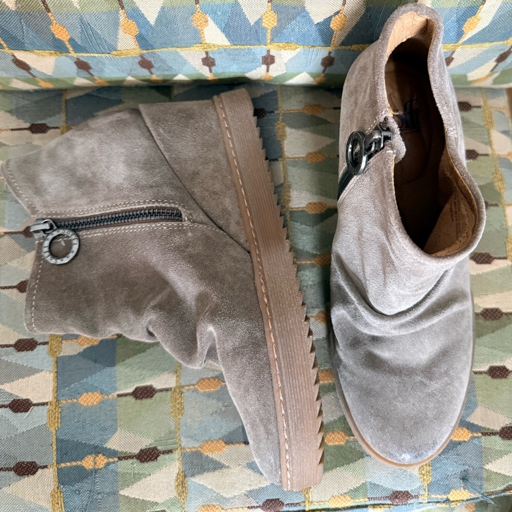 Sofft taupe leather suede wedge boots sz 7 - Picture 5 of 6